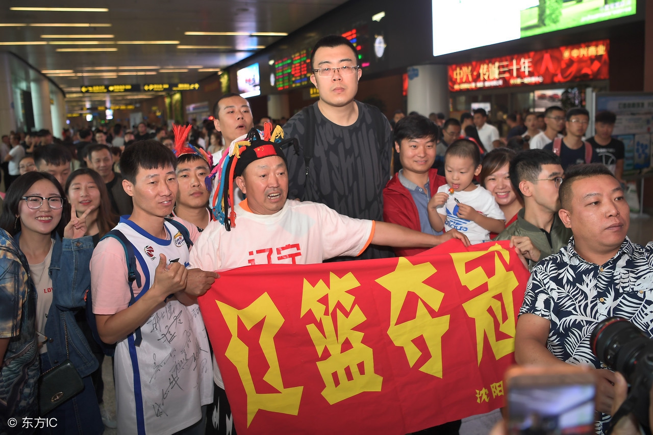 cba联赛赠票哪里来的(NBA、CBA谁能靠票务贴补俱乐部？中国球迷买票看球的习惯远未养成)