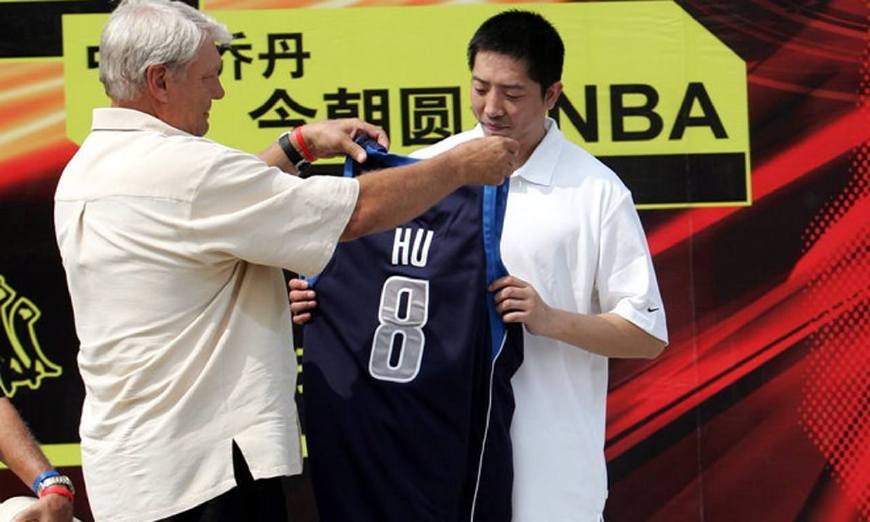 胡卫东为什么不去nba(他是曾在科比头上砍30分的中国人，为何始终未能去NBA效力？)