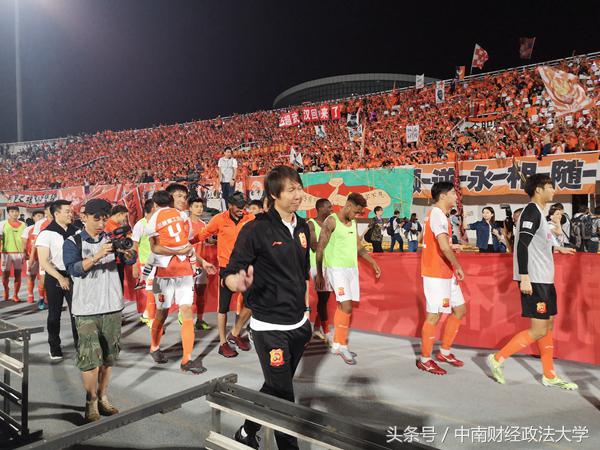 武汉足球福地！中南财经政法大学助力武汉卓尔冲超成功！