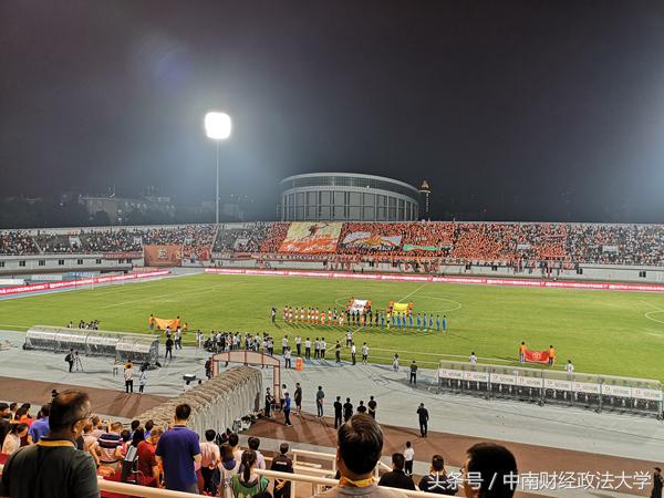 武汉足球福地！中南财经政法大学助力武汉卓尔冲超成功！