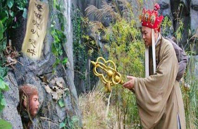 杨戬母亲被压山下,玉帝为何阻拦他救母?杨戬师傅不小心说出真相