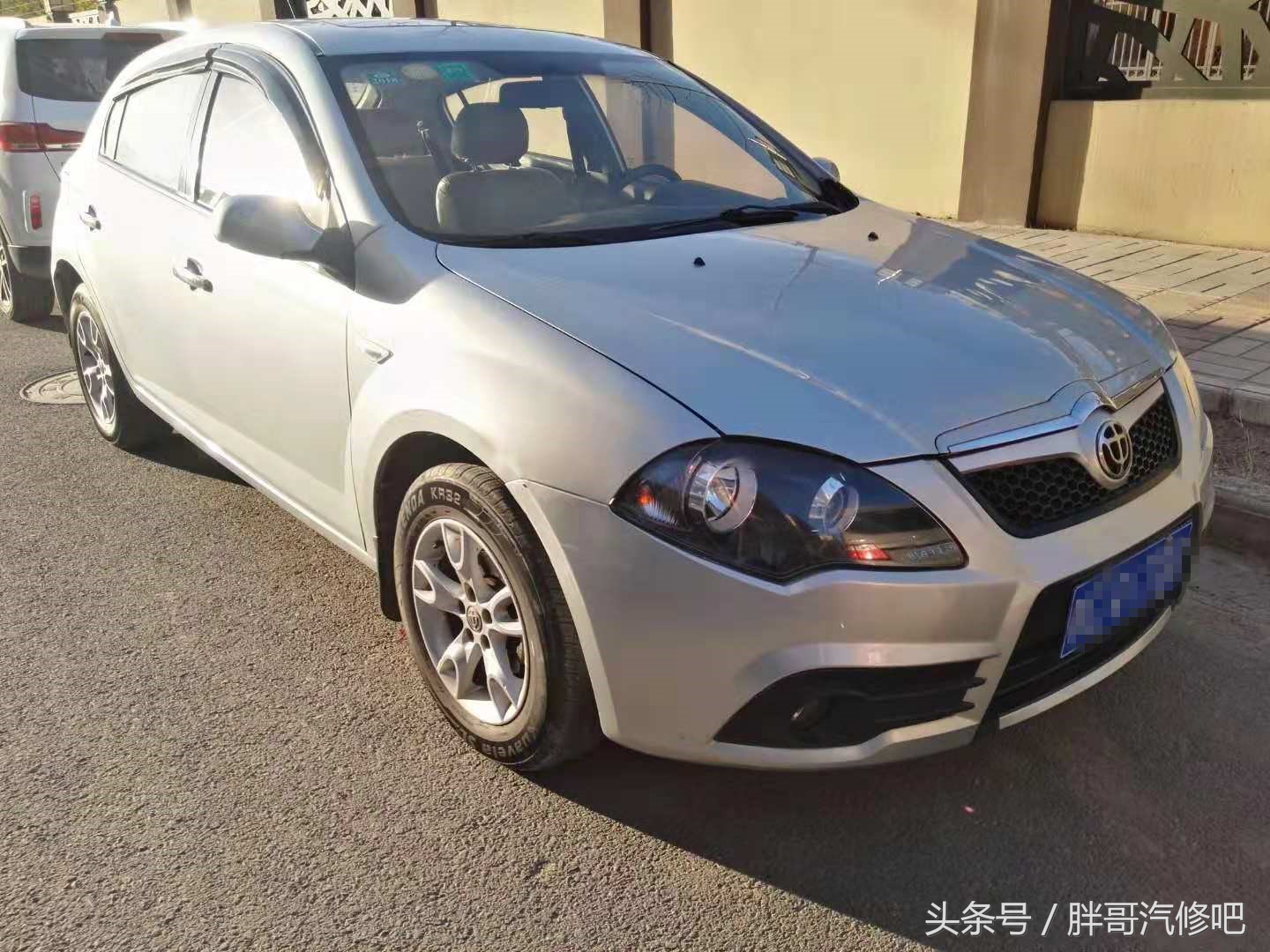 胖哥国庆假期1.2万收了一辆8年车龄自主轿车，顶配成色相当好