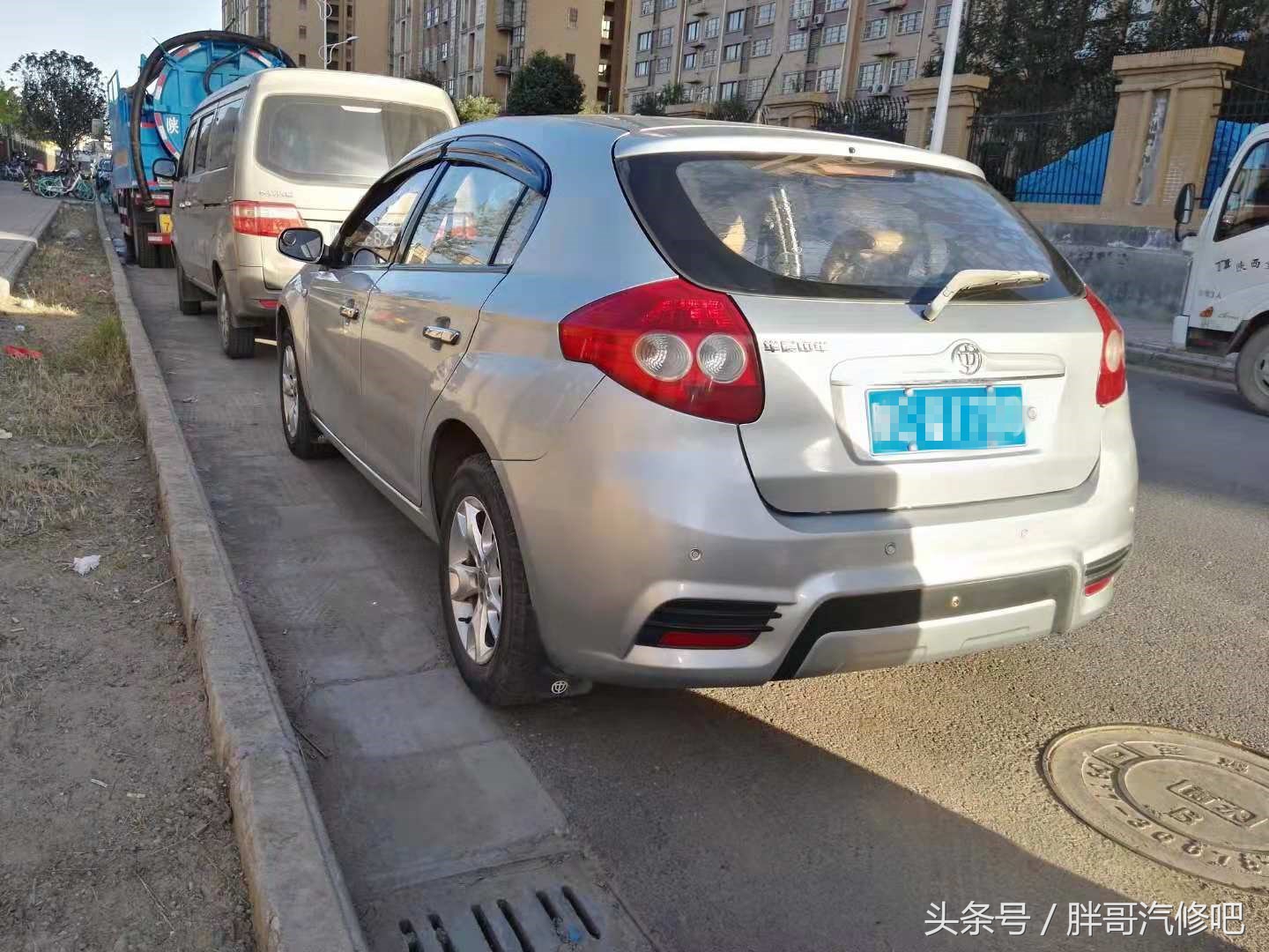 胖哥国庆假期1.2万收了一辆8年车龄自主轿车，顶配成色相当好