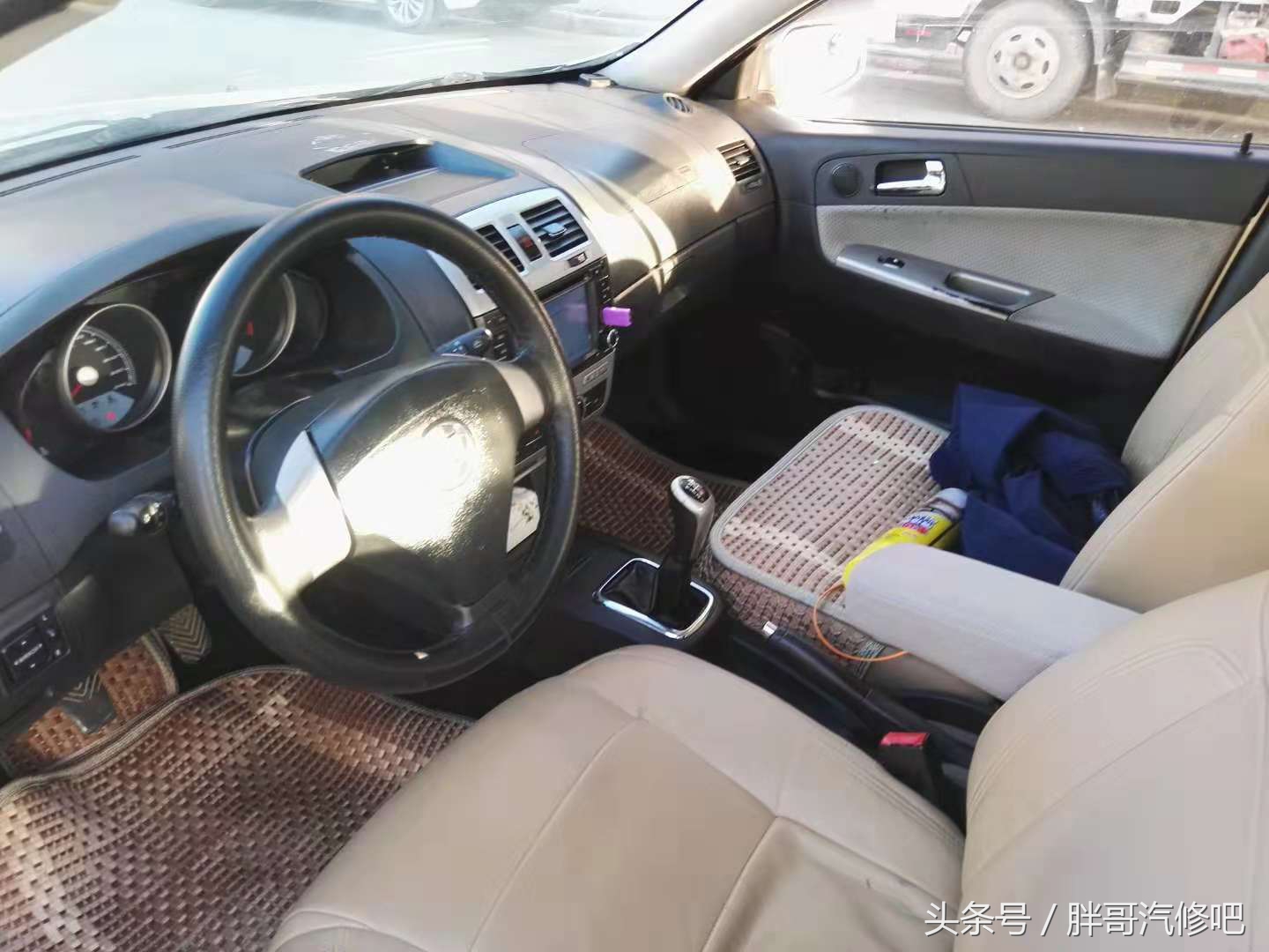 胖哥国庆假期1.2万收了一辆8年车龄自主轿车，顶配成色相当好