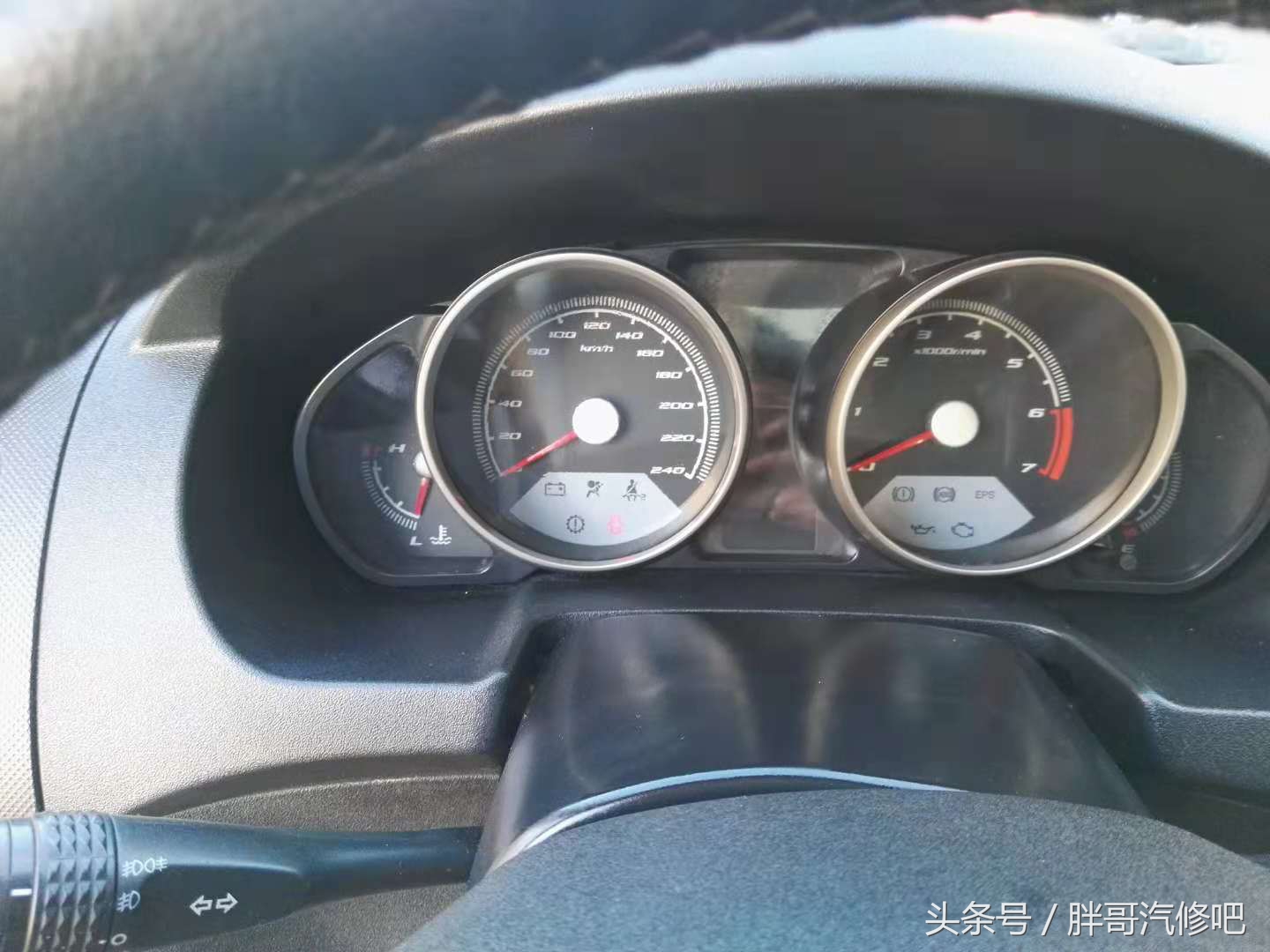 胖哥国庆假期1.2万收了一辆8年车龄自主轿车，顶配成色相当好