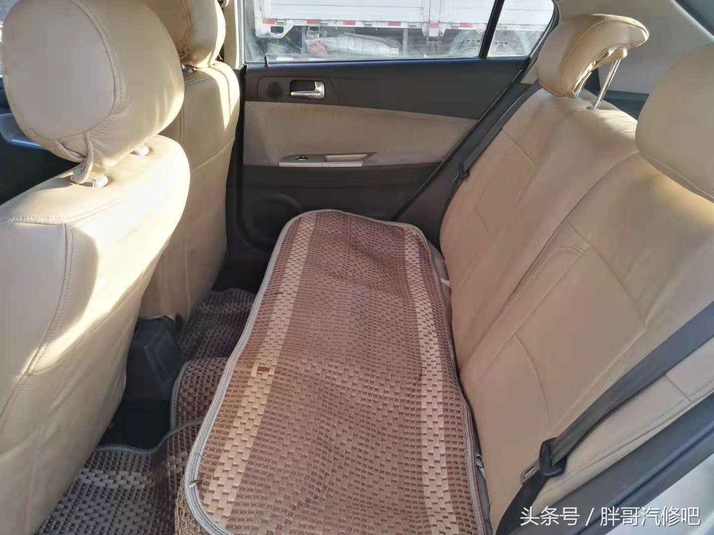 胖哥国庆假期1.2万收了一辆8年车龄自主轿车，顶配成色相当好