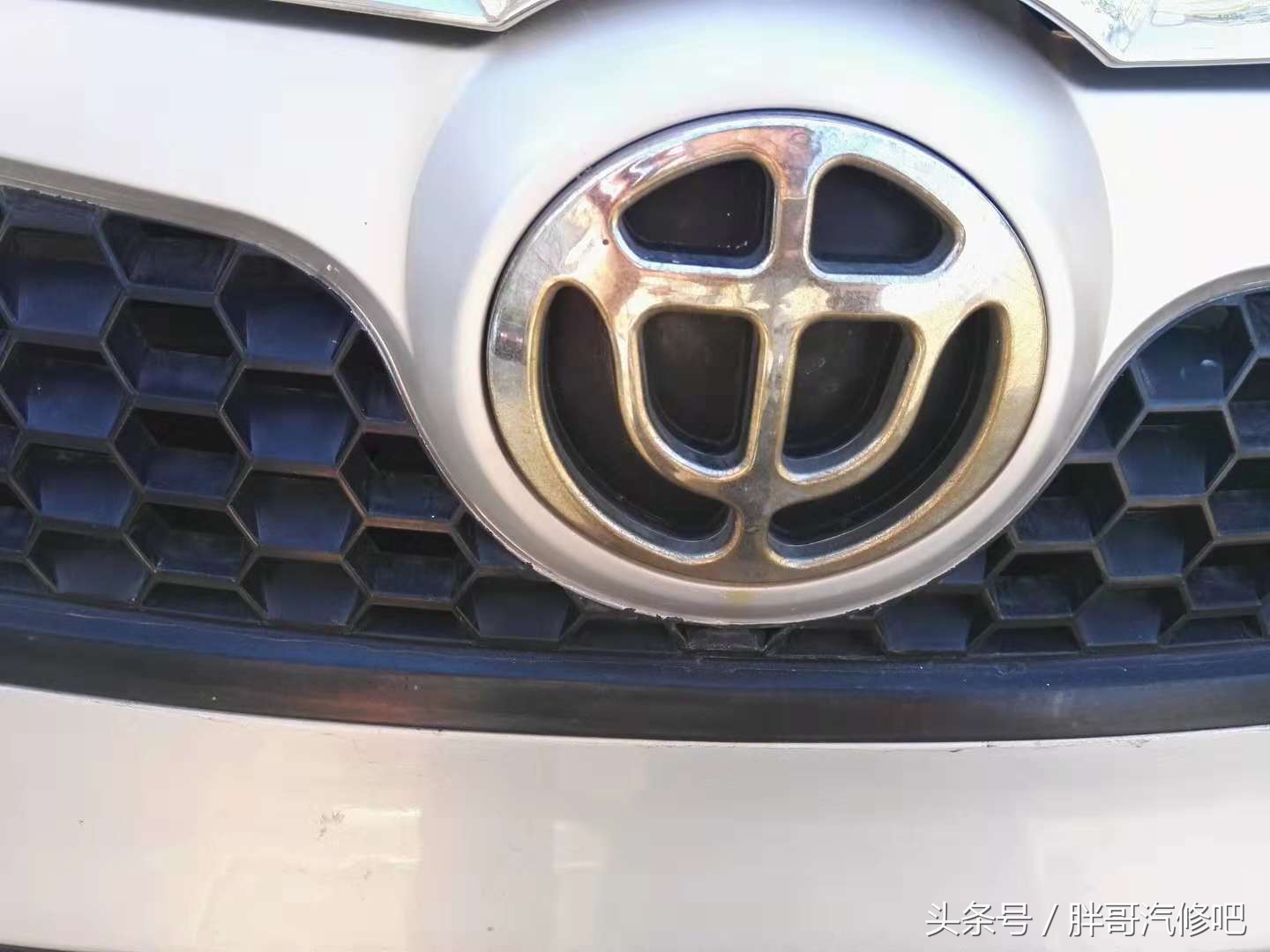 胖哥国庆假期1.2万收了一辆8年车龄自主轿车，顶配成色相当好