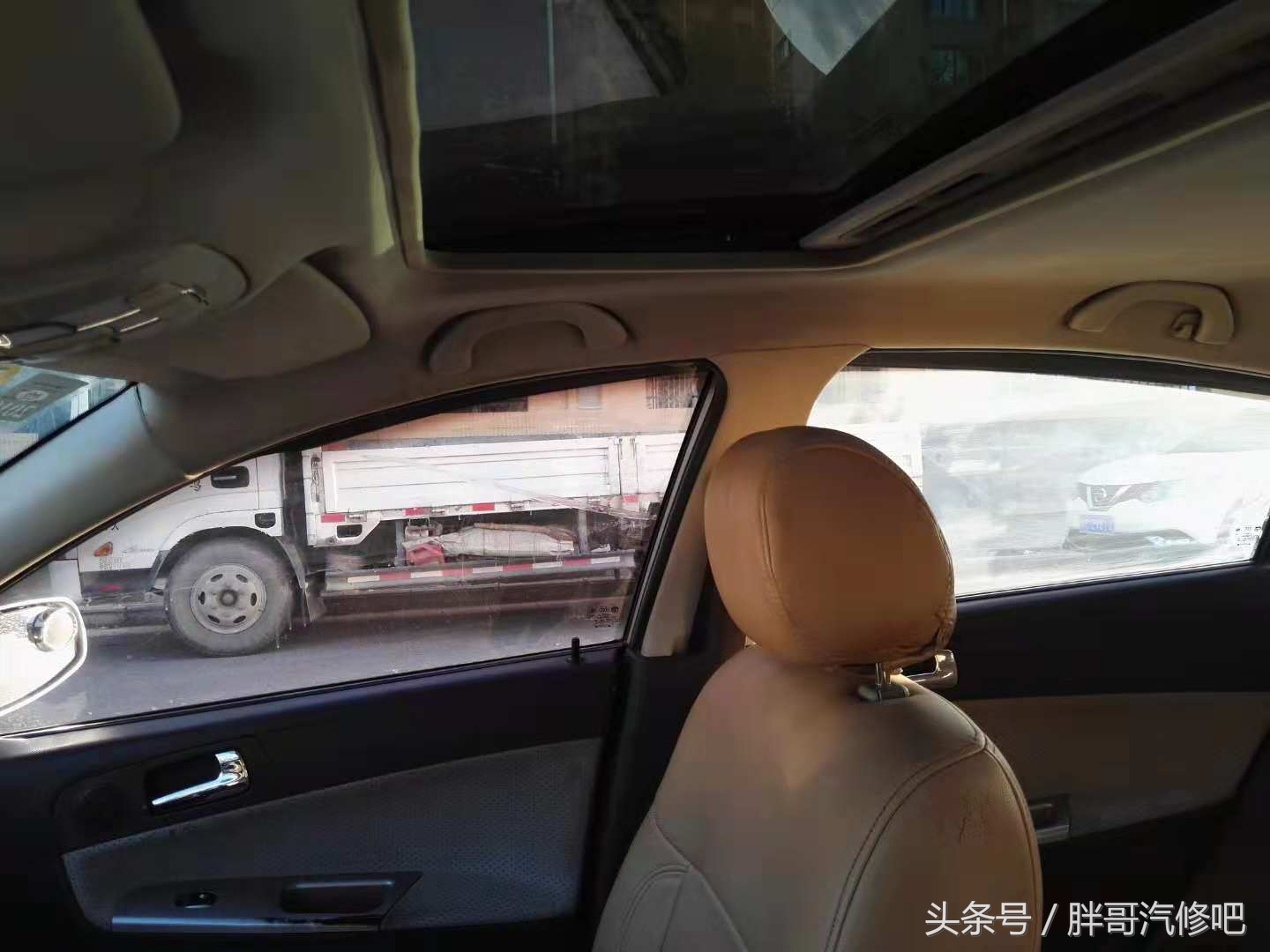 胖哥国庆假期1.2万收了一辆8年车龄自主轿车，顶配成色相当好