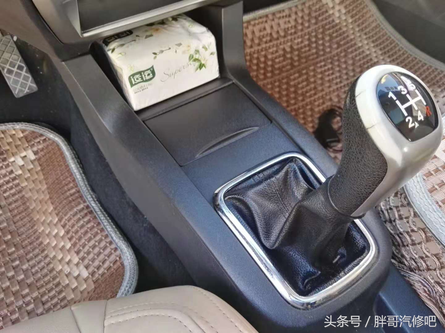 胖哥国庆假期1.2万收了一辆8年车龄自主轿车，顶配成色相当好