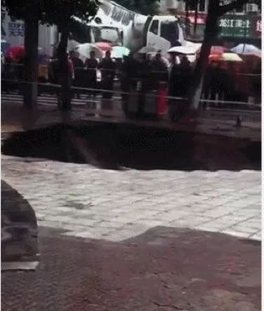 请向法院跪下榴莲。女孩叫前男友