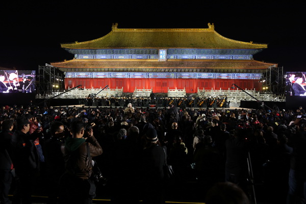 俄罗斯世界杯的小提琴曲是什么(北京太庙的这场音乐会神圣而完美，指挥余隆现场谈感想)