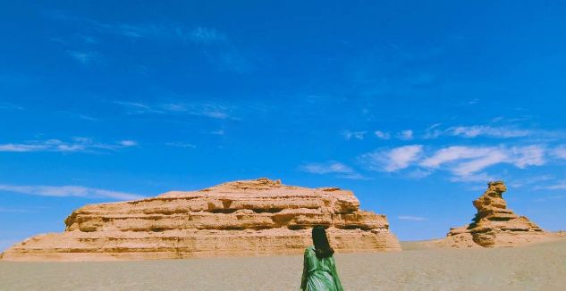 适合旅行发朋友圈的30条句子：20多岁的眼睛是用来看世界的