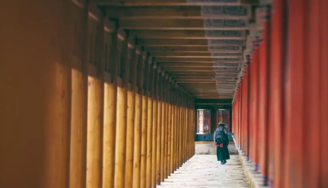 适合旅行发朋友圈的30条句子：20多岁的眼睛是用来看世界的