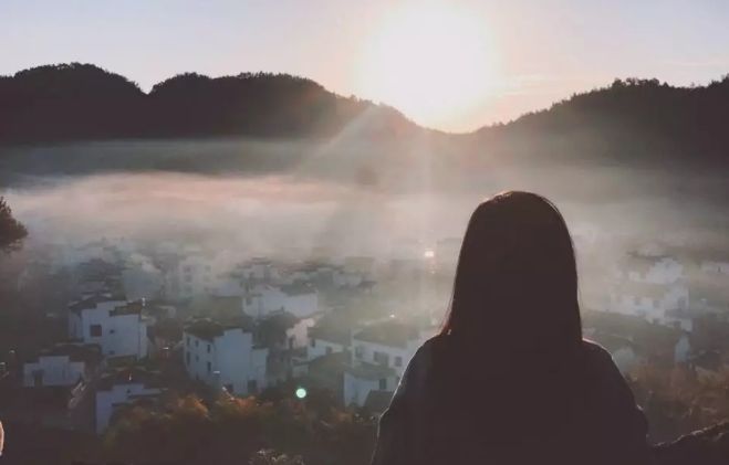 适合旅行发朋友圈的30条句子：20多岁的眼睛是用来看世界的
