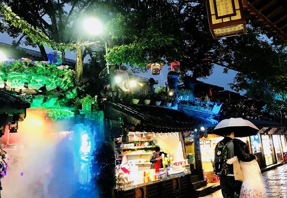 适合旅行发朋友圈的30条句子：20多岁的眼睛是用来看世界的