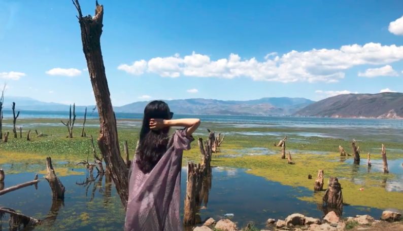 适合旅行发朋友圈的30条句子：20多岁的眼睛是用来看世界的
