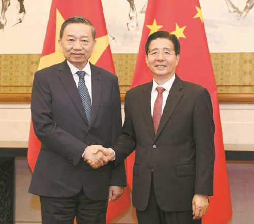 郭声琨会见越共中央政治局委员、越南公安部部长苏林
