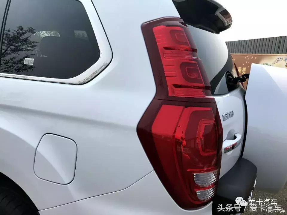 入手了哈弗H9，感觉这车性价比挺高的，为什么选白色呢？