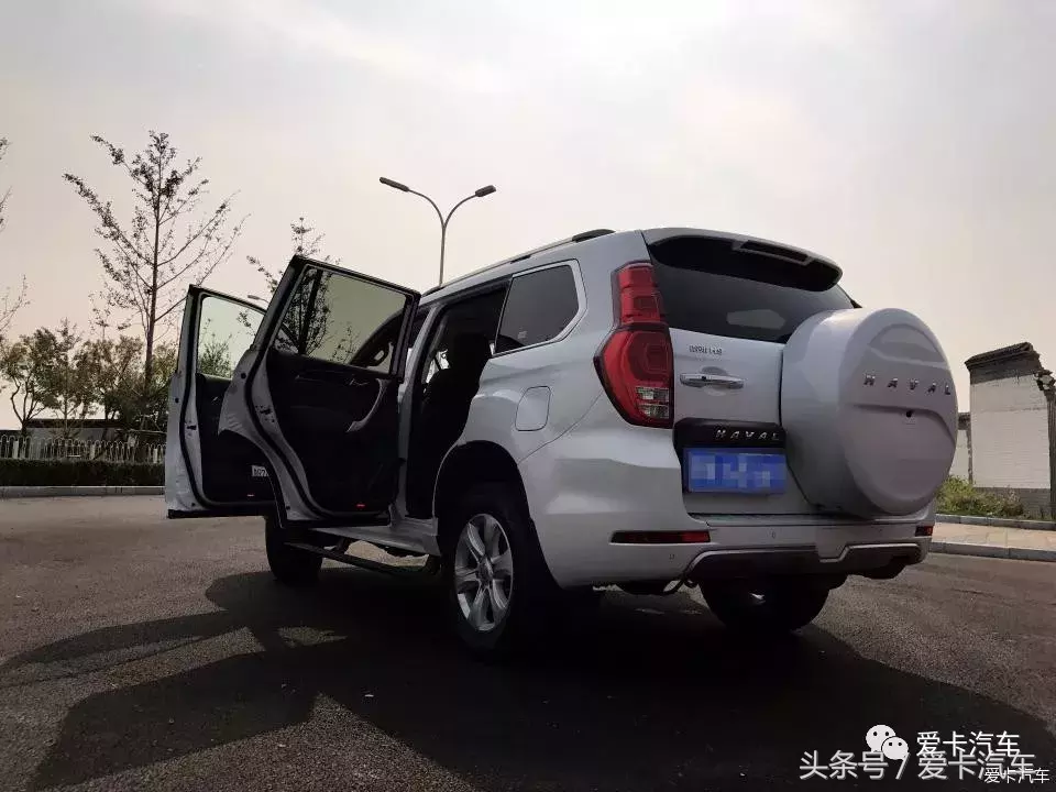 入手了哈弗H9，感觉这车性价比挺高的，为什么选白色呢？