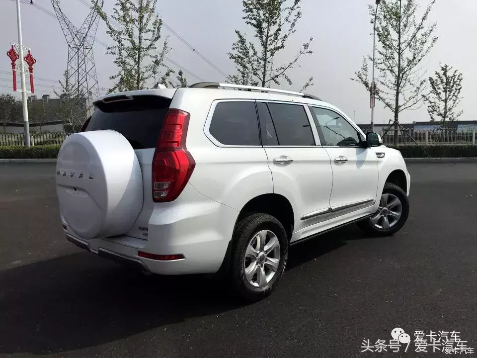 入手了哈弗H9，感觉这车性价比挺高的，为什么选白色呢？