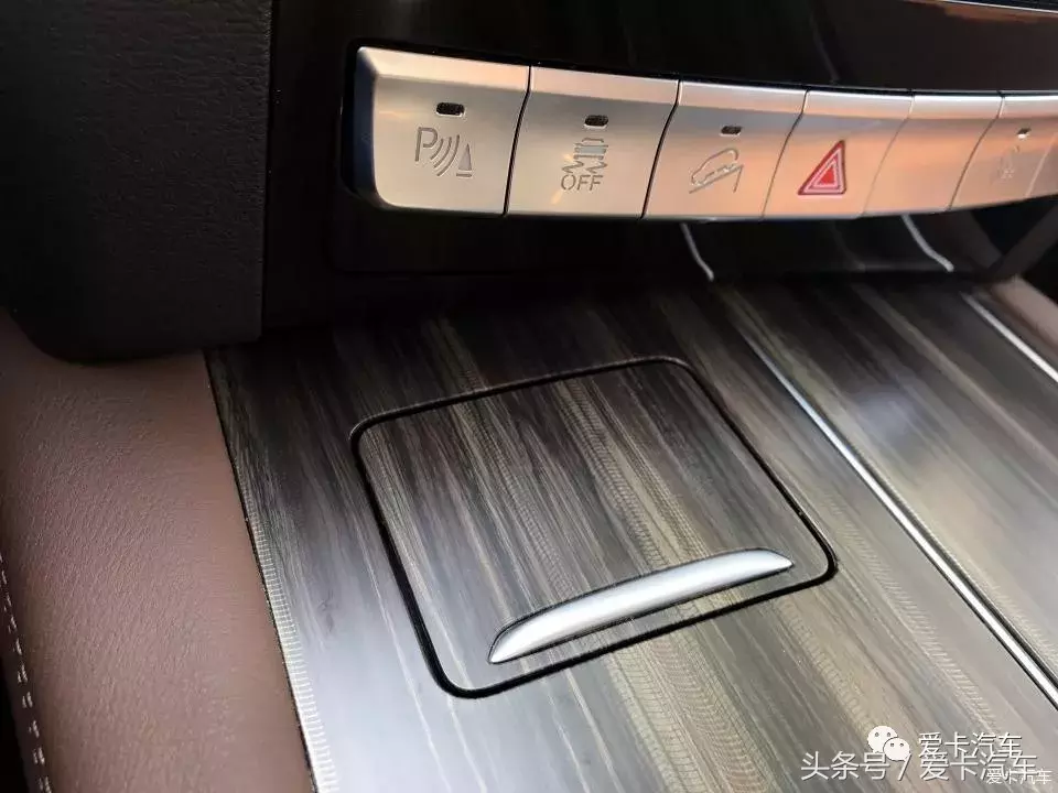 入手了哈弗H9，感觉这车性价比挺高的，为什么选白色呢？