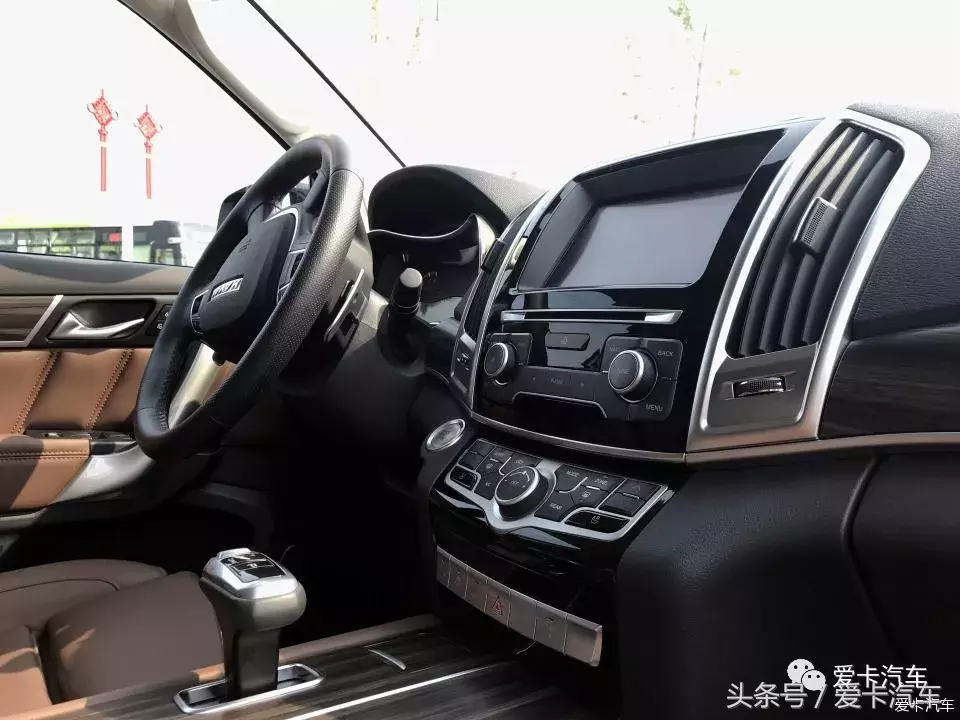 入手了哈弗H9，感觉这车性价比挺高的，为什么选白色呢？