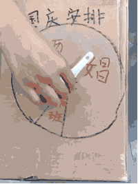 搞笑gif：本来想来个暖暖的抱抱，可是，我女朋友刚从面粉厂下班