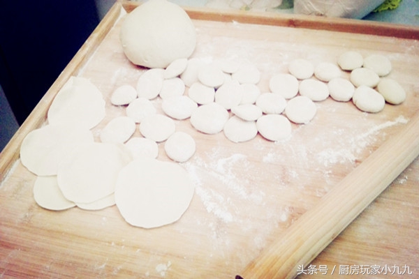 饺子面皮的做法窍门：怎样和饺子面好吃？自己做饺子皮怎么和面？