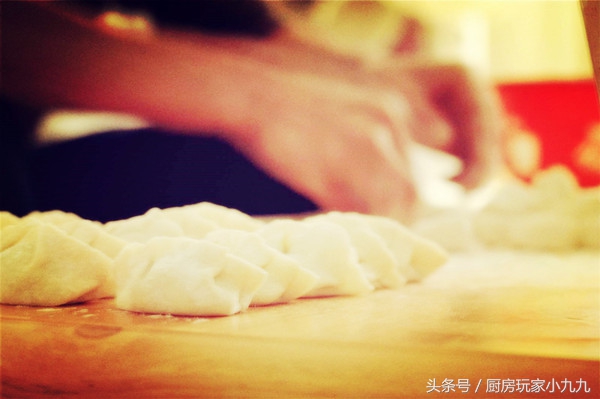 饺子面皮的做法窍门：怎样和饺子面好吃？自己做饺子皮怎么和面？