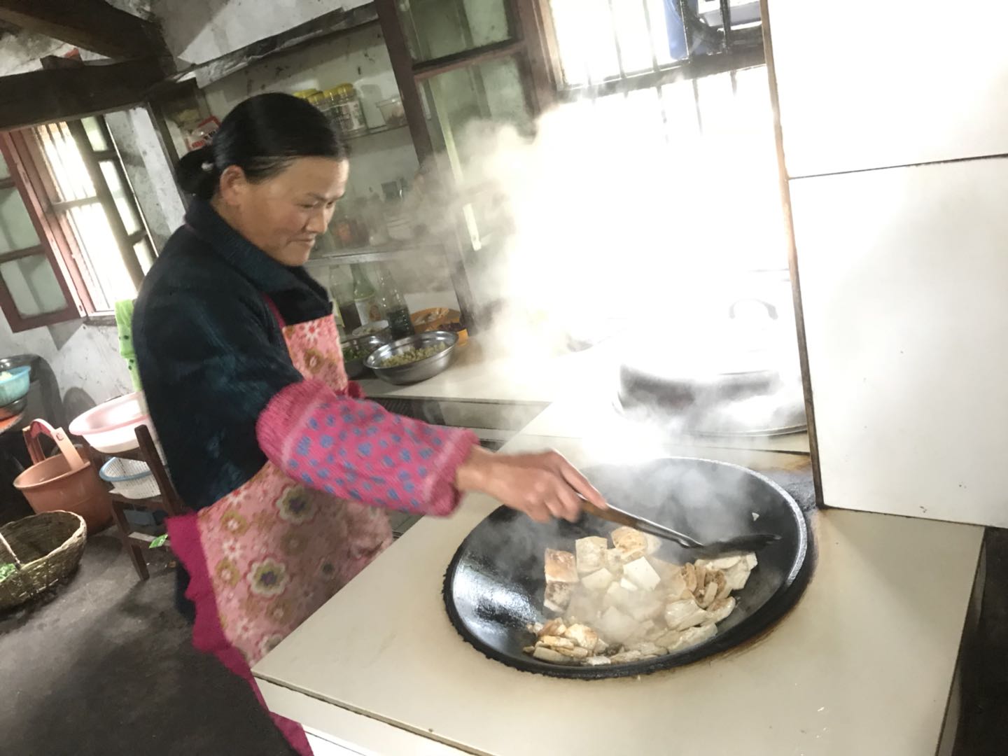 炊烟袅袅升起处，农家饭菜飘香时