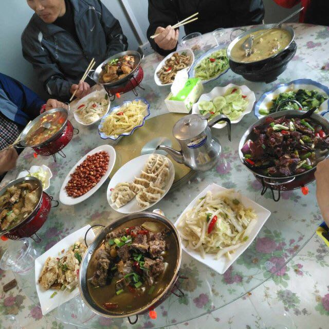 炊烟袅袅升起处，农家饭菜飘香时