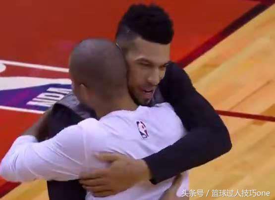 为什么nba打招呼手势那么多(7个意义非凡的拥抱：OK组合让球迷泪目，詹姆斯见证欧文的成长)