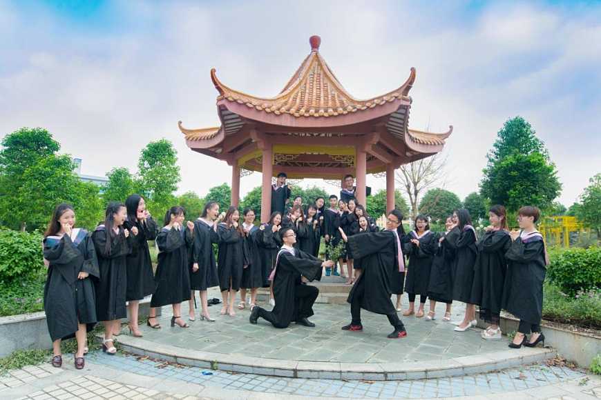 此大学综合实力非常强大，就业率也很好值得考生报考