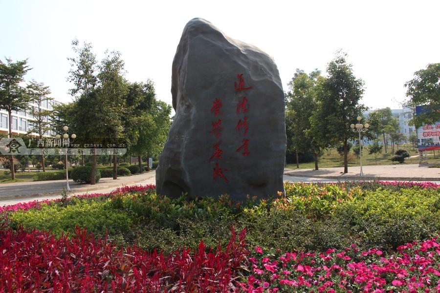 此大学综合实力非常强大，就业率也很好值得考生报考