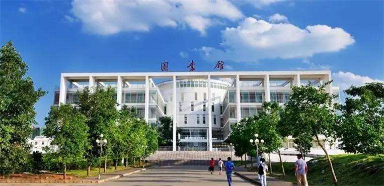 此大学综合实力非常强大，就业率也很好值得考生报考