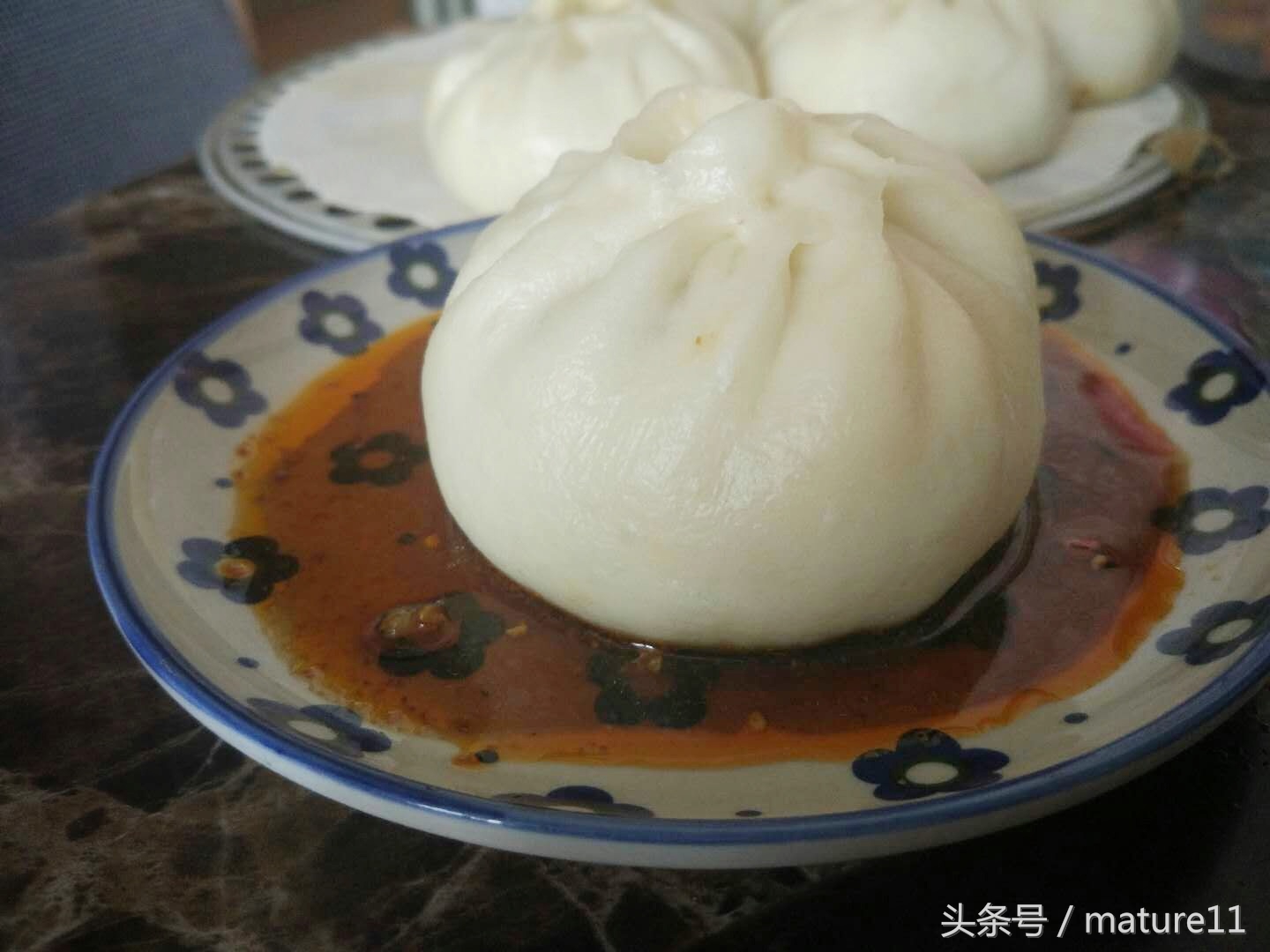 这菜很常见，用它做包子是头次见，没想到那么香，咬一口满口汁水