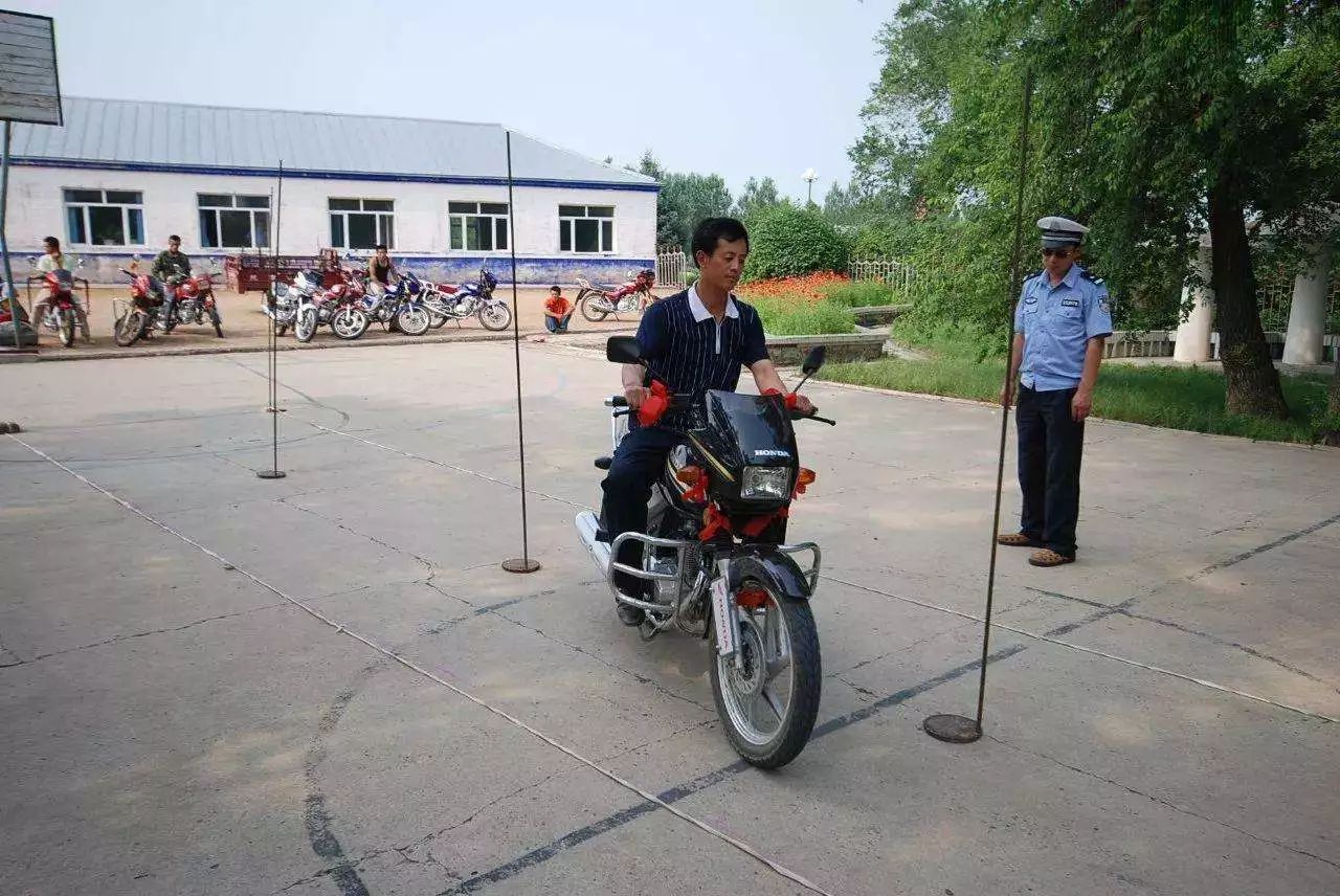 在菏泽驾驶摩托车、电动或燃油三四轮车要考啥证？多少钱？看这里