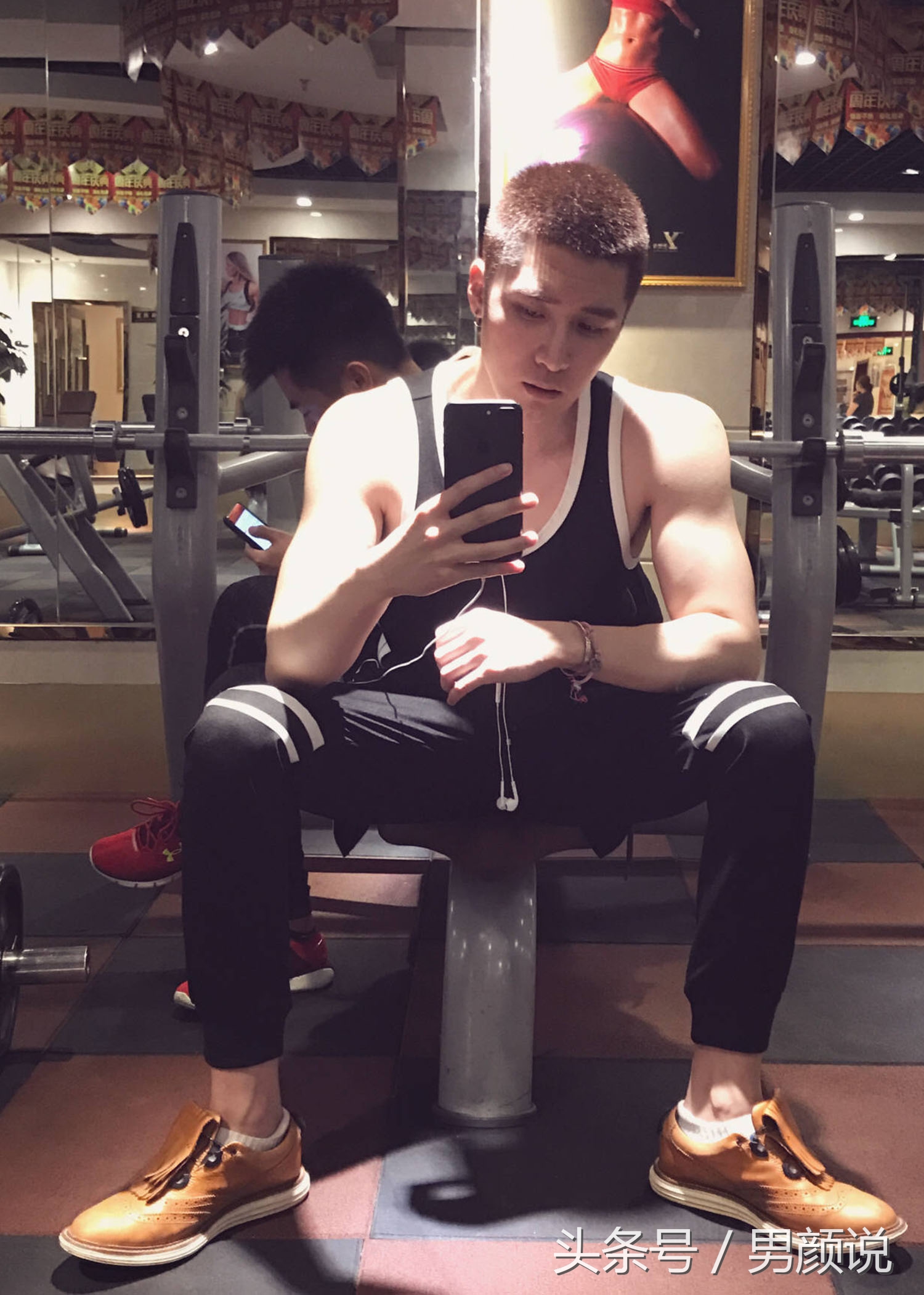 篮球boy、大长腿、型男，这位90后才出道两年，为何观众都喜欢？