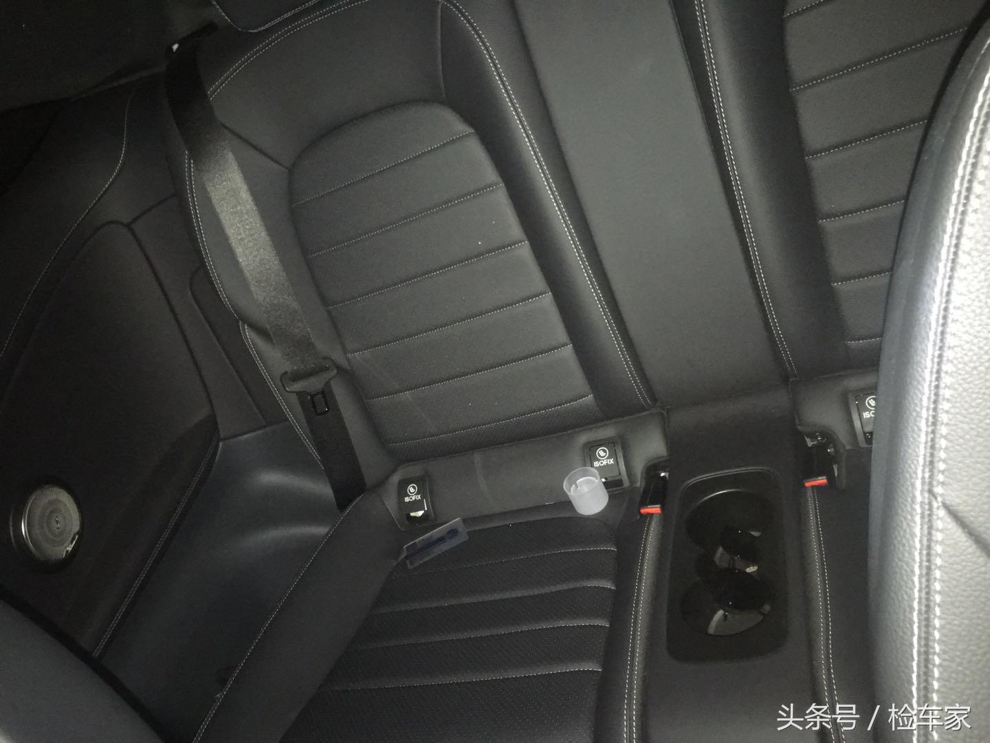 小姐姐卖34万的奔驰C200轿跑 1年半贬值20%值得入手