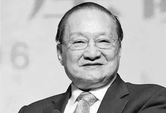 金庸离去，世间再无大侠！他的江湖，这样讲给孩子