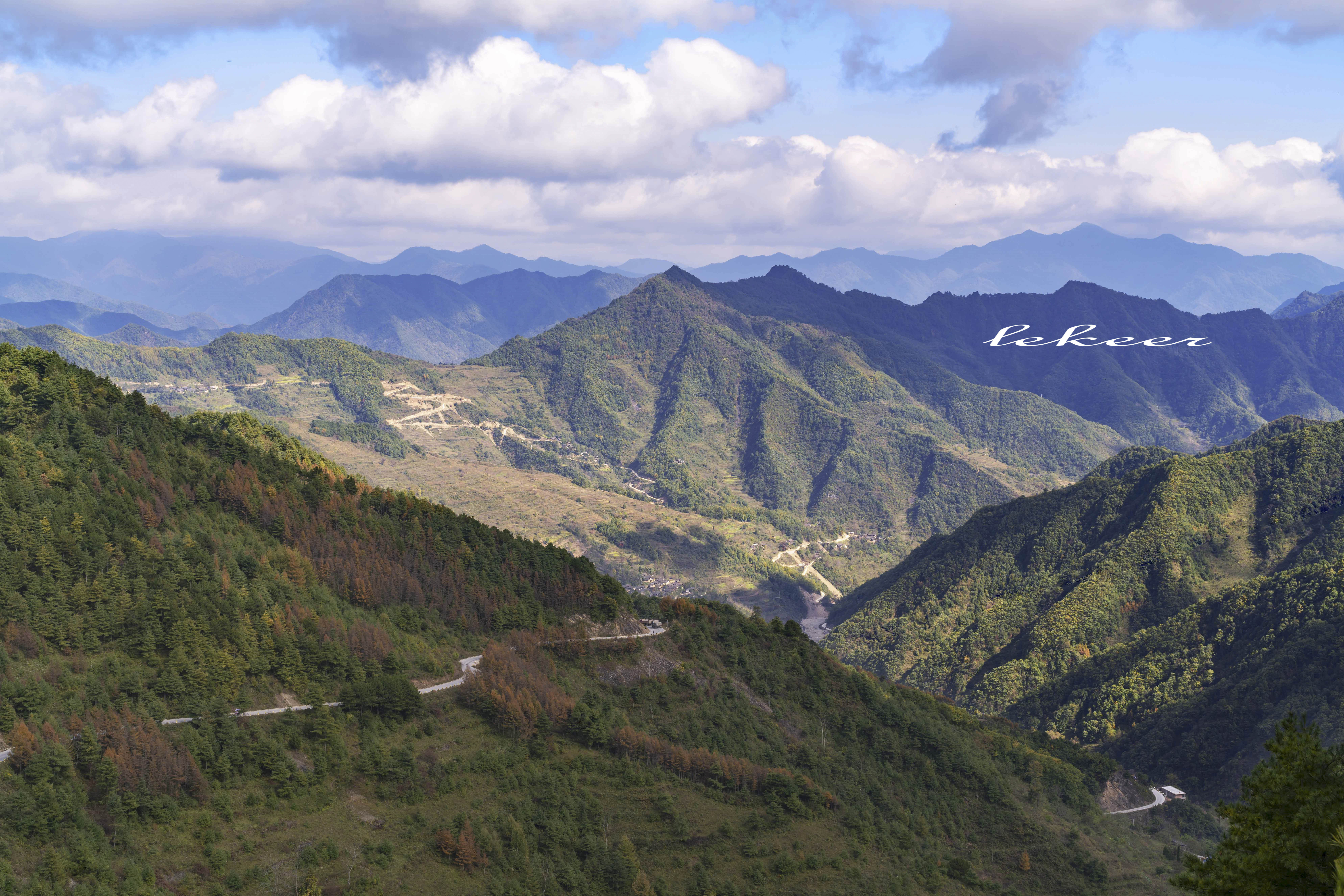 山水人文藏羌风情 炫丽画廊岂止川西环线 这里路好车少景美速来！