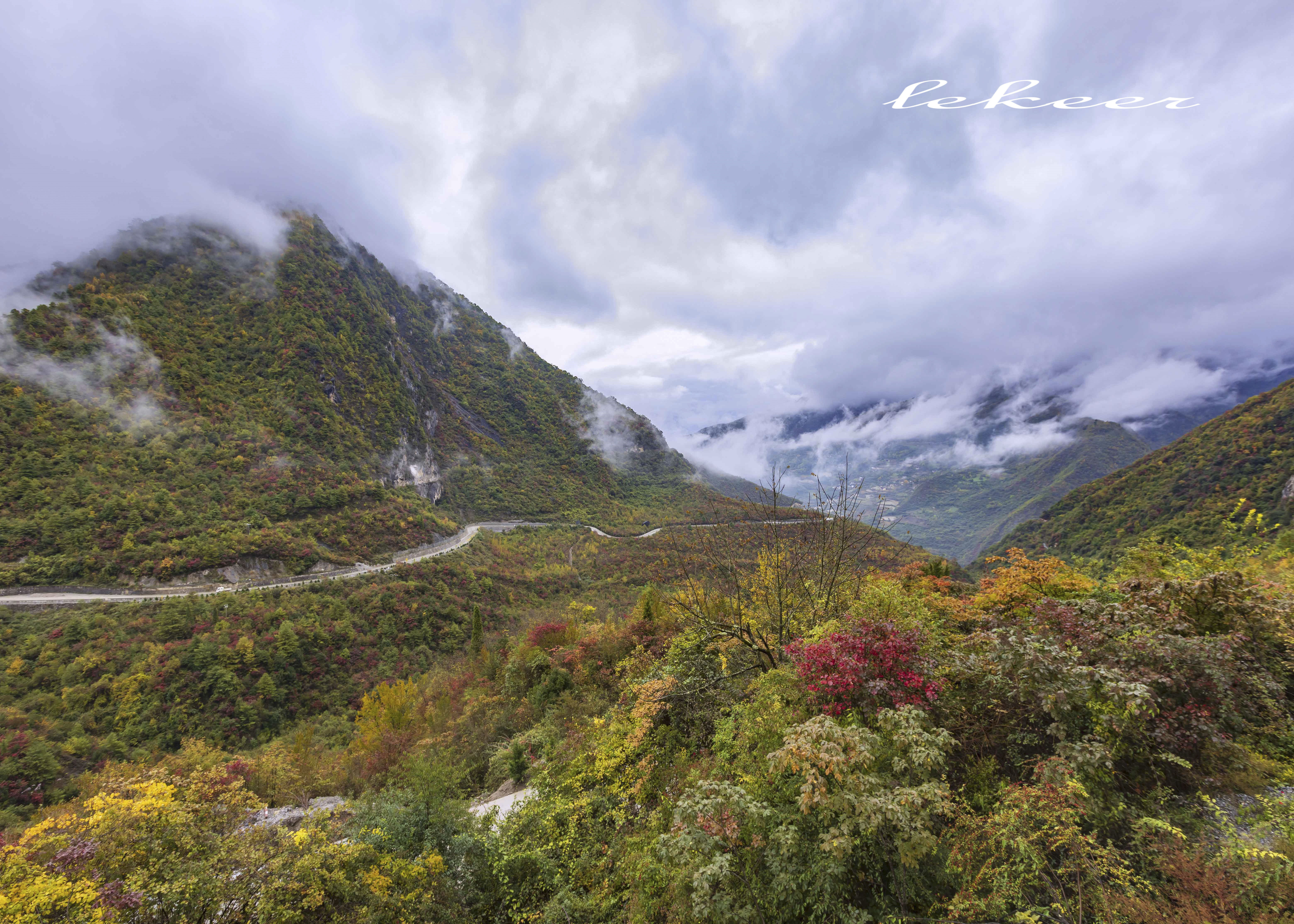山水人文藏羌风情 炫丽画廊岂止川西环线 这里路好车少景美速来！
