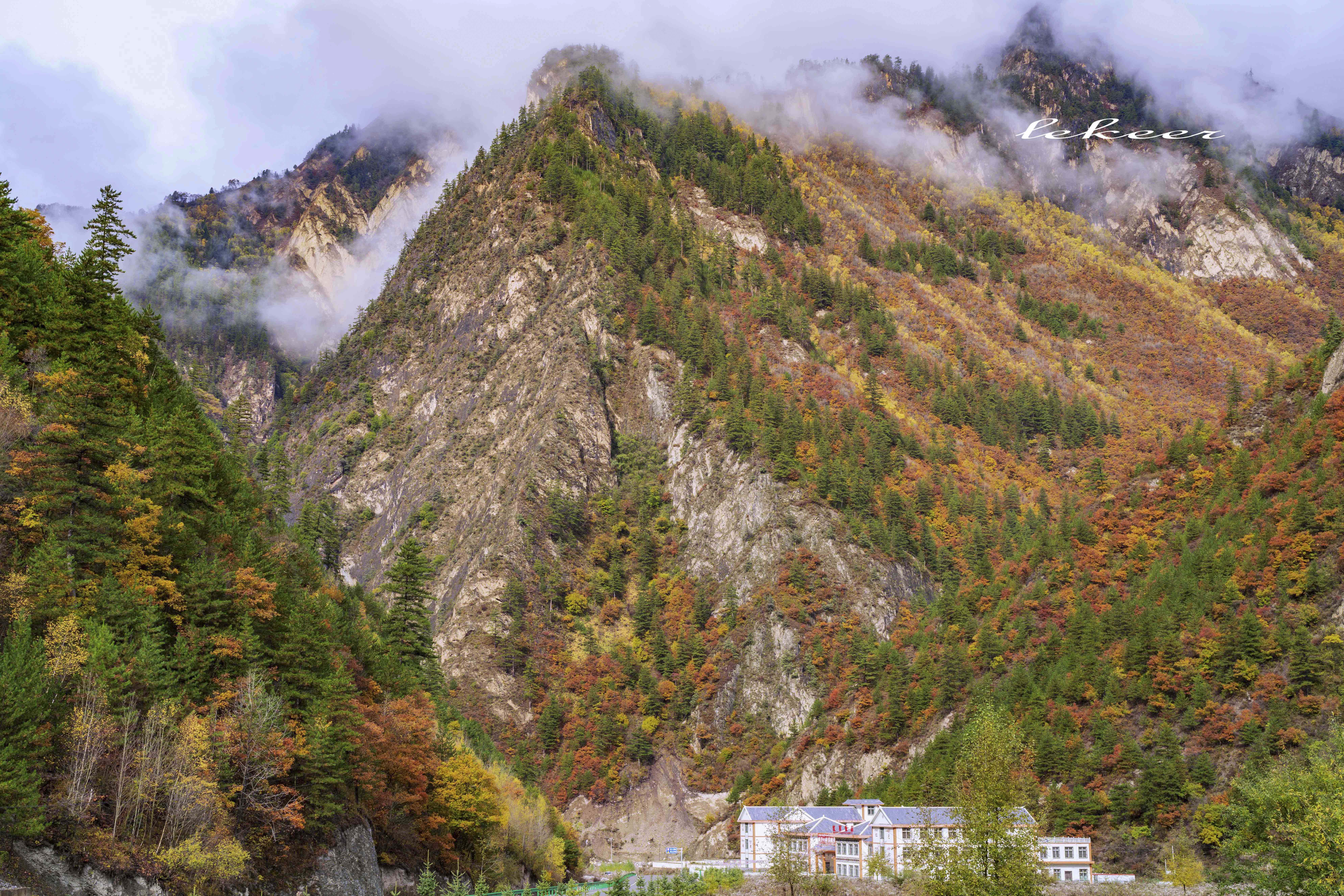 山水人文藏羌风情 炫丽画廊岂止川西环线 这里路好车少景美速来！