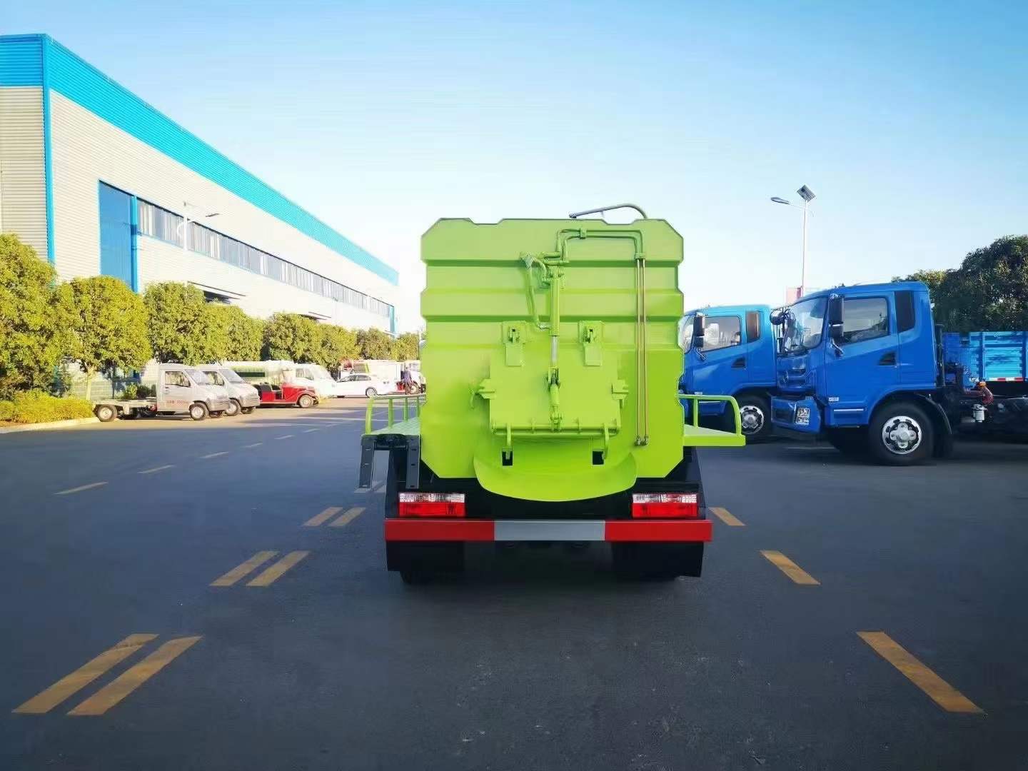 东风小多利卡5方蓝牌餐厨垃圾车