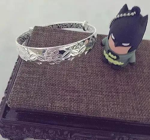 戴银手镯有讲究，佩戴银镯子有哪些禁忌？有些人是不能带的