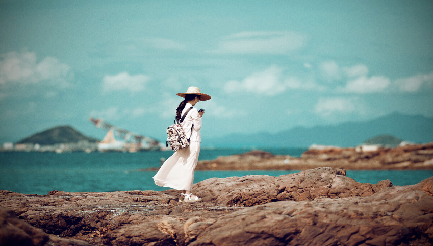 广西大一女孩宿舍生子藏于储物柜：性无知，正在毁了你