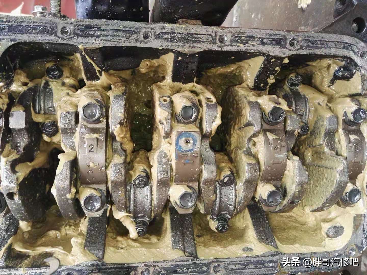 五菱宏光B12发动机，机油乳化水堵漏水，胖哥基本维修完毕