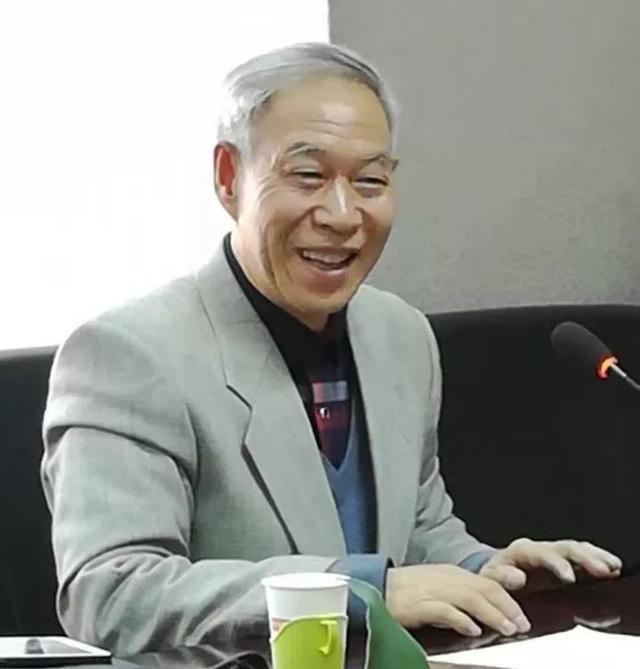 无论哲学或科学，都彻底否认了有神论