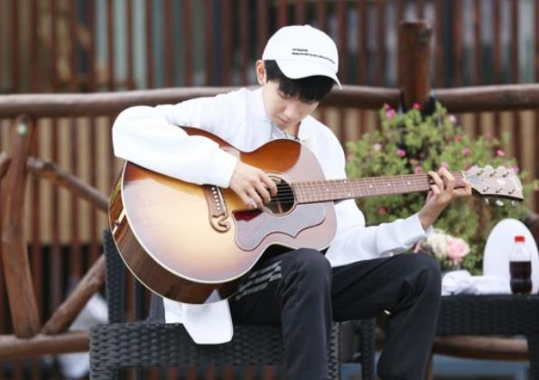 队长王俊凯迎来本科毕业，回顾三小只高考成绩，一代可称强中之强