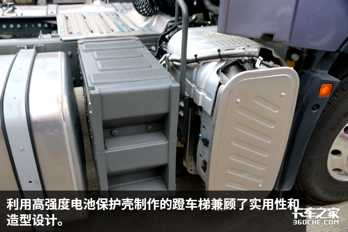 500马力段牵引车再添猛将，实拍全新重汽豪沃MAX，自重仅8吨出头